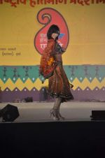 at Handloom fashion show by NIFD in Bandra, Mumbai on 27th Feb 2012 (19).JPG