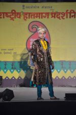 at Handloom fashion show by NIFD in Bandra, Mumbai on 27th Feb 2012 (22).JPG
