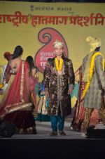 at Handloom fashion show by NIFD in Bandra, Mumbai on 27th Feb 2012 (32).JPG