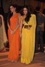 Zoa Morani, Nishka Lulla at the Honey Bhagnani wedding reception on 28th Feb 2012 (158).JPG