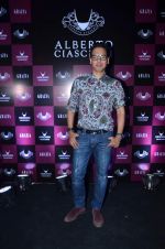 at the launch of Hidesign premier Luxury collection Alberto Ciaschini, Handcrafted by Hidesign in Mumbai on 29th Feb 2012 (107).JPG