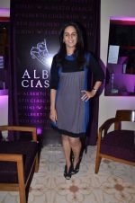 at the launch of Hidesign premier Luxury collection Alberto Ciaschini, Handcrafted by Hidesign in Mumbai on 29th Feb 2012 (95).JPG