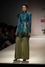 Model walks the ramp for Anand Kabra at Wills Lifestyle India Fashion Week Autumn Winter 2012 Day 1 on 15th Feb 2012 (25).JPG