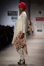 Model walks the ramp for Anju Modi at Wills Lifestyle India Fashion Week Autumn Winter 2012 Day 1 on 15th Feb 2012 (12).JPG