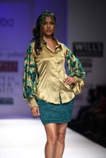 Model walks the ramp for Chandrani Singh Flora, Kartikeya, Isha, Dhruv at Wills Lifestyle India Fashion Week Autumn Winter 2012 Day 2 on 16th Feb 201 (239).JPG