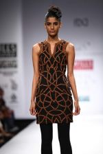 Model walks the ramp for Mynah_s Reynu Tandon at Wills Lifestyle India Fashion Week Autumn Winter 2012 Day 5 on 19th Feb 2012 (20).JPG