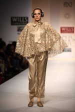 Model walks the ramp for Niharika, Ritu Pande at Wills Lifestyle India Fashion Week Autumn Winter 2012 Day 5 on 19th Feb 2012 (124).JPG