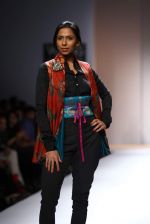Model walks the ramp for Priyadarshini Rao, Sonam Dubal at Wills Lifestyle India Fashion Week Autumn Winter 2012 Day 4 on 18th Feb 2012 (37).JPG