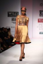 Model walks the ramp for Raj Shroff, Rehane at Wills Lifestyle India Fashion Week Autumn Winter 2012 Day 5 on 19th Feb 2012 (89).JPG