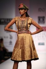 Model walks the ramp for Raj Shroff, Rehane at Wills Lifestyle India Fashion Week Autumn Winter 2012 Day 5 on 19th Feb 2012 (91).JPG