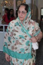 neela shammi kapoor at Sahchari foundation exhibition in Four Seasons on 1st March 2012.JPG
