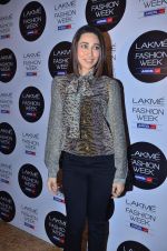 Karisma Kapoor at Day 1 of lakme fashion week 2012 in Grand Hyatt, Mumbai on 2nd March 2012 (174).JPG