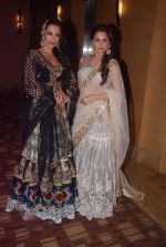 Malaika Arora Khan, Amrita Arora at Day 1 of lakme fashion week 2012 in Grand Hyatt, Mumbai on 2nd March 2012 (208).JPG