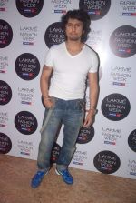 Sonu Nigam at Day 1 of lakme fashion week 2012 in Grand Hyatt, Mumbai on 2nd March 2012 (165).JPG