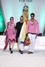 Model walk the ramp for Archana Kocchar and other designer showcase Summer Brides at SRETPC show on 3rd March 2012 (79).JPG