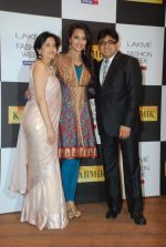 Sonakshi Sinha at Day 4 of lakme fashion week 2012 in Grand Hyatt, Mumbai on 5th March 2012 (3).JPG