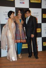 Sonakshi Sinha at Day 4 of lakme fashion week 2012 in Grand Hyatt, Mumbai on 5th March 2012 (86).JPG