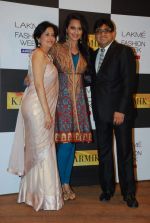 Sonakshi Sinha at Day 4 of lakme fashion week 2012 in Grand Hyatt, Mumbai on 5th March 2012 (89).JPG