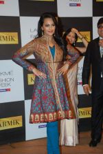 Sonakshi Sinha at Day 4 of lakme fashion week 2012 in Grand Hyatt, Mumbai on 5th March 2012 (90).JPG