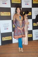 Sonakshi Sinha at Day 4 of lakme fashion week 2012 in Grand Hyatt, Mumbai on 5th March 2012 (95).JPG