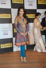 Sonakshi Sinha at Day 4 of lakme fashion week 2012 in Grand Hyatt, Mumbai on 5th March 2012 (96).JPG