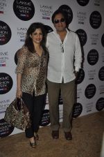 Talat Aziz, Bina Aziz at Swapnil Shinde Show at lakme fashion week 2012 Day 4 in Grand Hyatt, Mumbai on 5th March 2012 (54).JPG