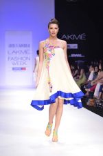 Model walk the ramp for Archana Kocchar Show at lakme fashion week 2012 Day 5 in Grand Hyatt, Mumbai on 6th March 2012 (13).JPG