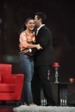 Kajol, Karan Johar on the sets of NDTV show with Raveena in Yashraj on 7th March 2012 (72).JPG