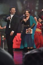 Raveena Tandon, Karan Johar on the sets of NDTV show with Raveena in Yashraj on 7th March 2012 (32).JPG
