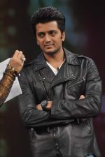 Ritesh Deshmukh on the sets of NDTV show with Raveena in Yashraj on 7th March 2012 (109).JPG