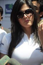 Zarine Khan at Zoom Holi celebrations in Mumbai on 8th March 2012 (12).JPG