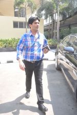 Manish Malhotra snapped at Airport in Mumbai on 11th March 2012-1 (8).JPG