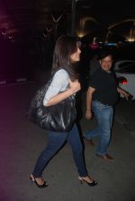 Priyanka Chopra snapped in Mumbai on 12th March 2012 (10).JPG