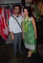 mayank anand and shraddha nigam at Tranceforme store in Mahalaxmi, Mumbai on 15th March 2012 (25).JPG