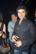 mohit chauhan at TRYST DJ Bunty throws a bday bash for Rajeeta Hemwani in Tryst, Mumbai on 16th March 2012.JPG