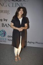 Alka Yagnik at anti aeging clinic launch by Sunita Banerjee in J W MArriott, Mumbai on 17th March 2012 (33).JPG