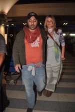 Vikram Chatwal arrives in India with gf in Mumbai Airport on 17th March 2012 (4).JPG