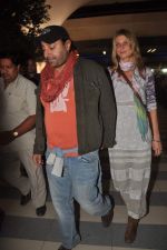 Vikram Chatwal arrives in India with gf in Mumbai Airport on 17th March 2012 (6).JPG