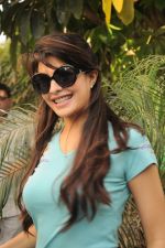 Jacqueline Fernandez at Housefull 2 cast meets NDTV contest winner in Andheri, Mumbai on 20th March 2012 (18).JPG