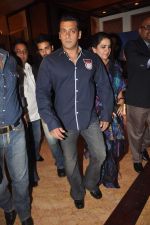 Salman Khan at IBN 7 Super Idols in Taj Land_s End on 20th March 2012 (111).JPG