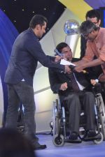 Salman Khan at IBN 7 Super Idols in Taj Land_s End on 20th March 2012 (93).JPG