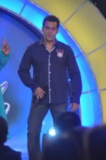 Salman Khan at IBN 7 Super Idols in Taj Land_s End on 20th March 2012 (99).JPG