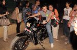 Saif Ali Khan takes a bike ride to promote agent vinod in Mumbai on 21st March 2012 (30).JPG