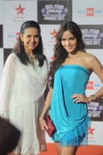 Shazahn Padamsee, Sharon Prabhakar at Big Star Young Entertainer Awards in Mumbai on 25th March 2012 (92).JPG