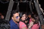Akshay Kumar, Zarine Khan at Housefull 2 air balloon music promotions in Mumbai on 1st April 2012 (77).JPG