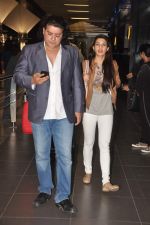 Jacqueline Fernandez, Sajid Khan with Housefull 2 Stars snapped at Airport in Mumbai on 4th April 2012 (21).JPG