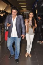 Jacqueline Fernandez, Sajid Khan with Housefull 2 Stars snapped at Airport in Mumbai on 4th April 2012 (22).JPG
