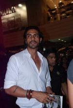 Arjun Rampal at Khalid Mohammed book launch in Tryst on 5th April 2012 (1).JPG