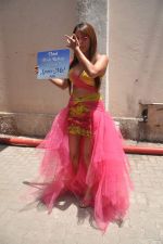 Pooja Misra turns a bird for PETA promotions in Mehboob on 5th April 2012 (66).JPG