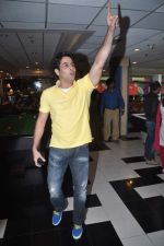 Aman Verma at the Celebration of the Completion Party of 100 Episodes of PARVARISH�..kuch khatti kuch meethi in bowling alley on 7th April 2012 (53).JPG